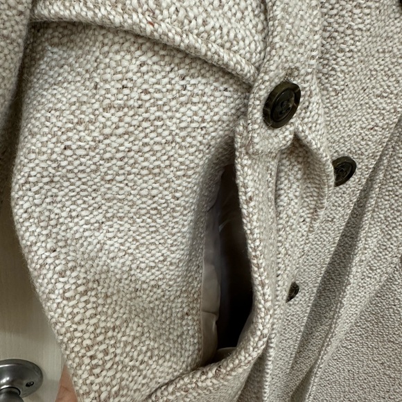 Liz Claiborne Coat. Size XL. Color Oatmeal. Like new - Picture 4 of 7